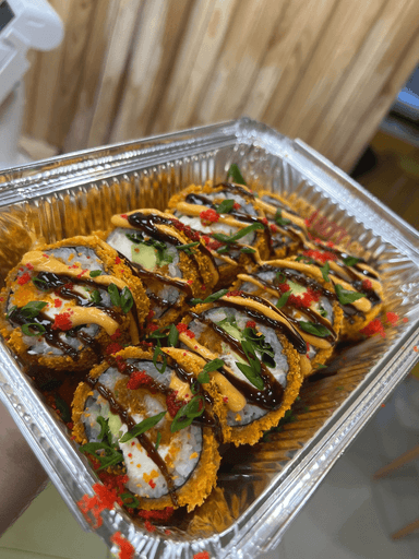 Рол Темпура з Кріспі креветкою та авокадо